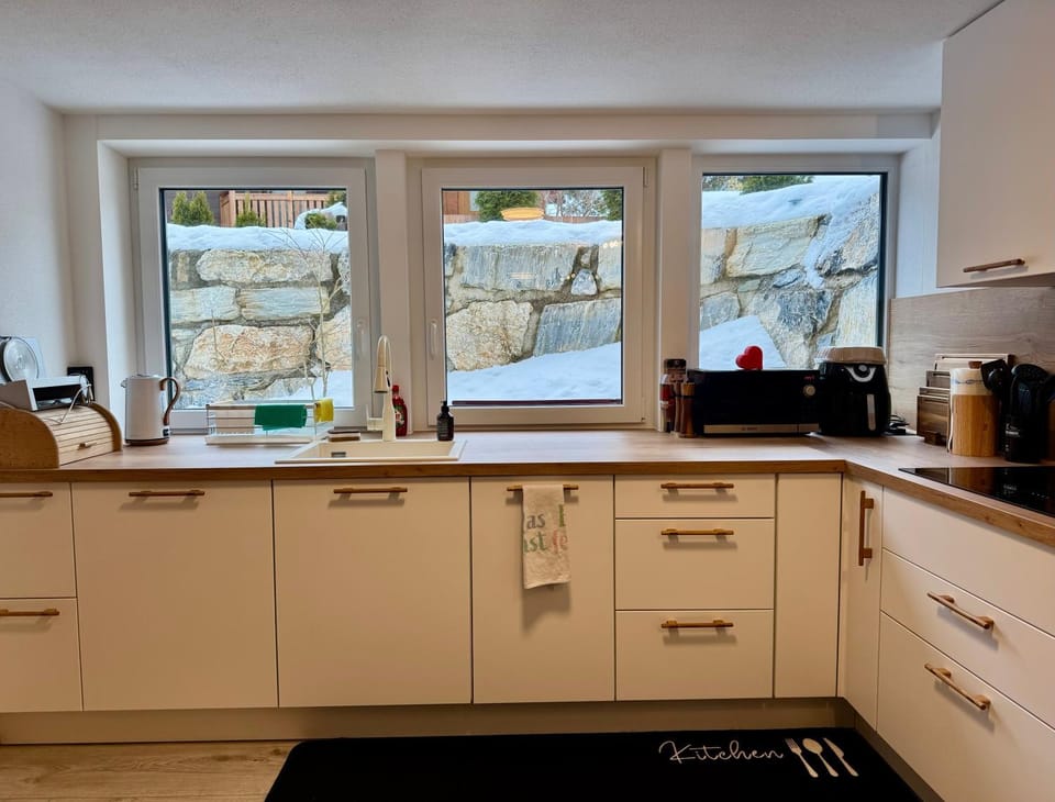 Coffee/tea facilities, Kitchen or kitchenette, minibar, pet friendly, stove, toaster