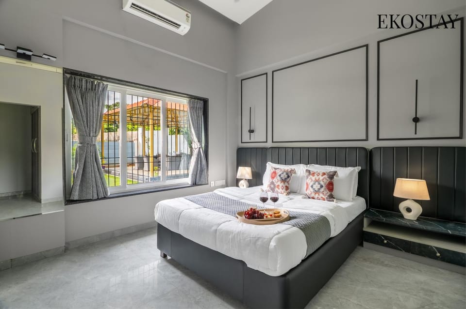 Bed, Photo of the whole room, Bedroom, towels, wardrobe, air conditioner