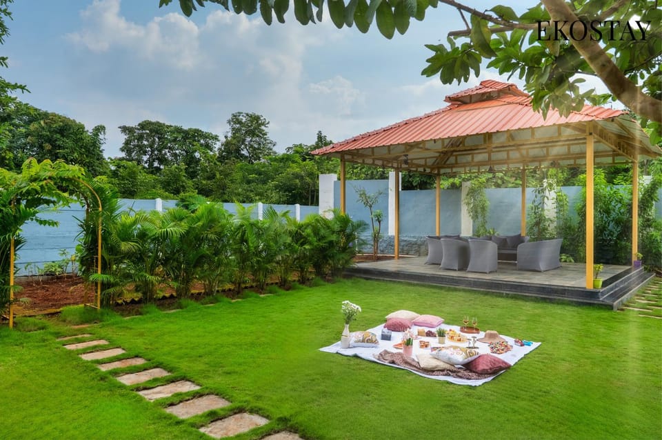 Property building, Patio, Spring, Day, Natural landscape, Garden, Garden view