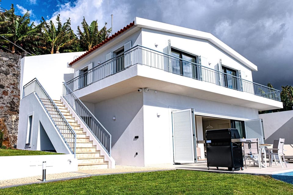 Property building, Patio, Balcony/Terrace