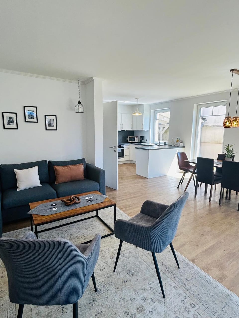 Living room, Seating area