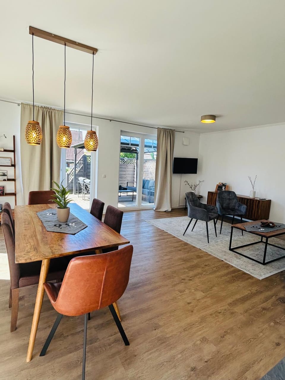 TV and multimedia, Living room, Dining area