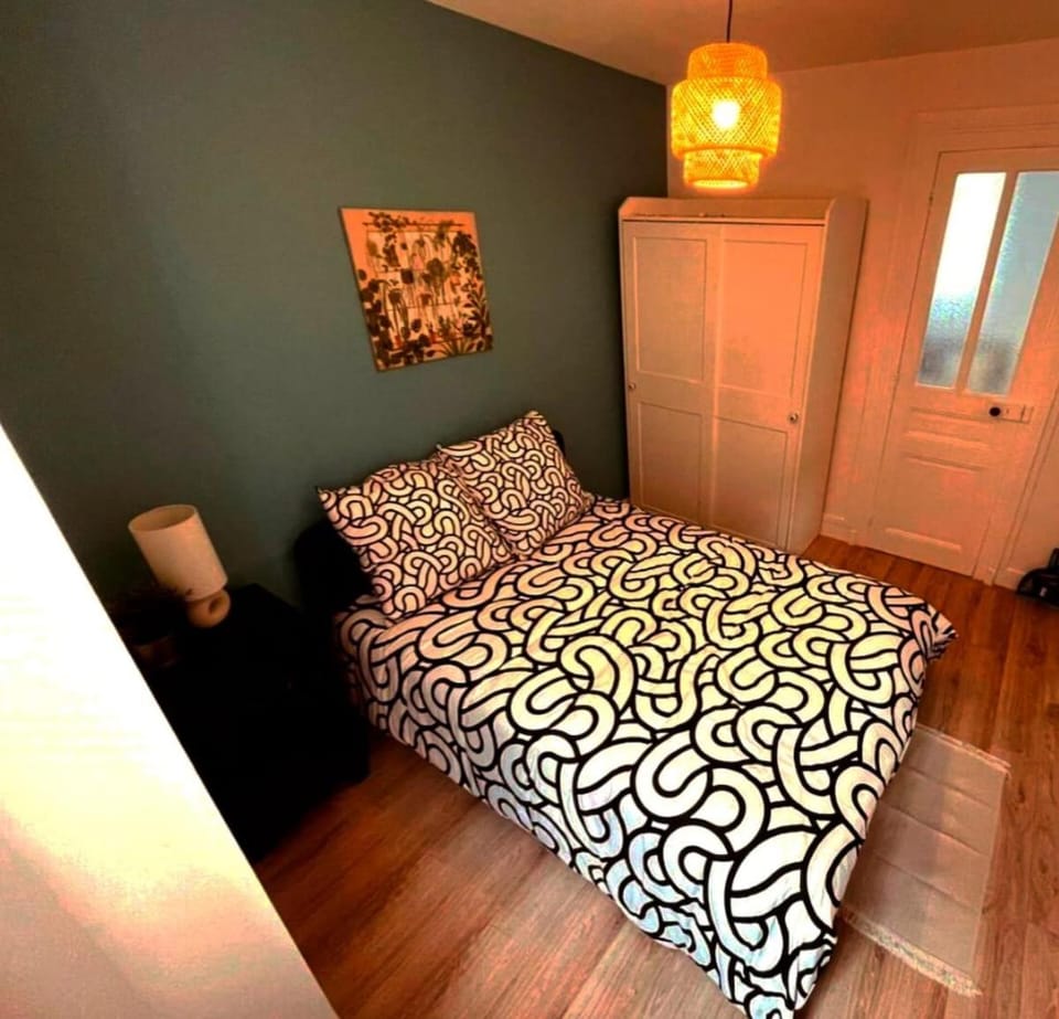 Bed, Photo of the whole room, Bedroom, wardrobe