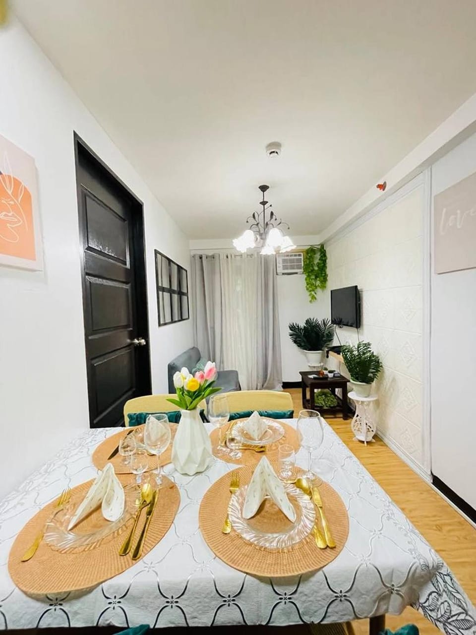 Food and drinks, Dining area, Food