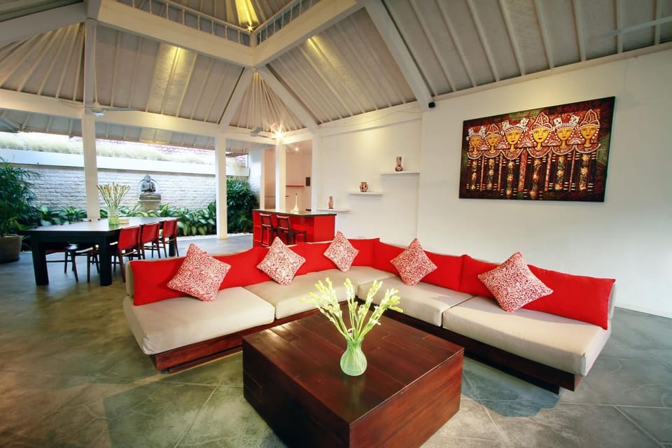 Communal lounge/ TV room, Garden, Dining area