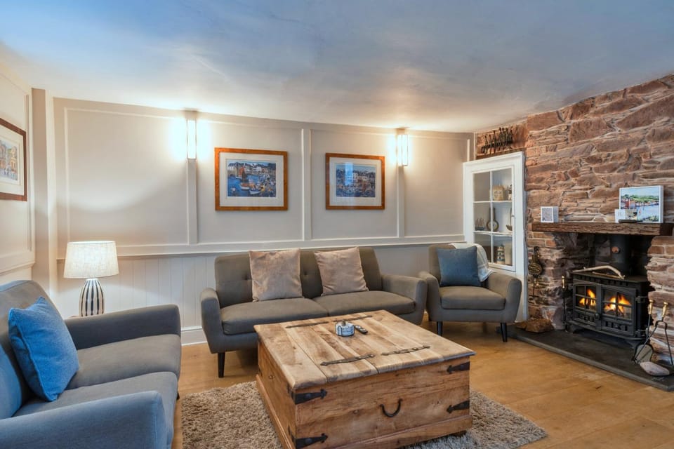 Communal lounge/ TV room, Living room