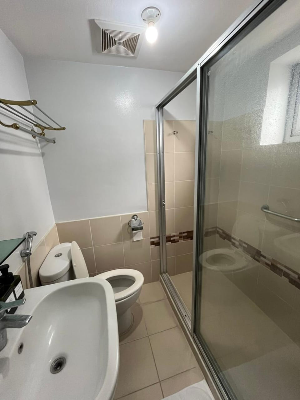 Shower, Toilet, Bathroom, towels