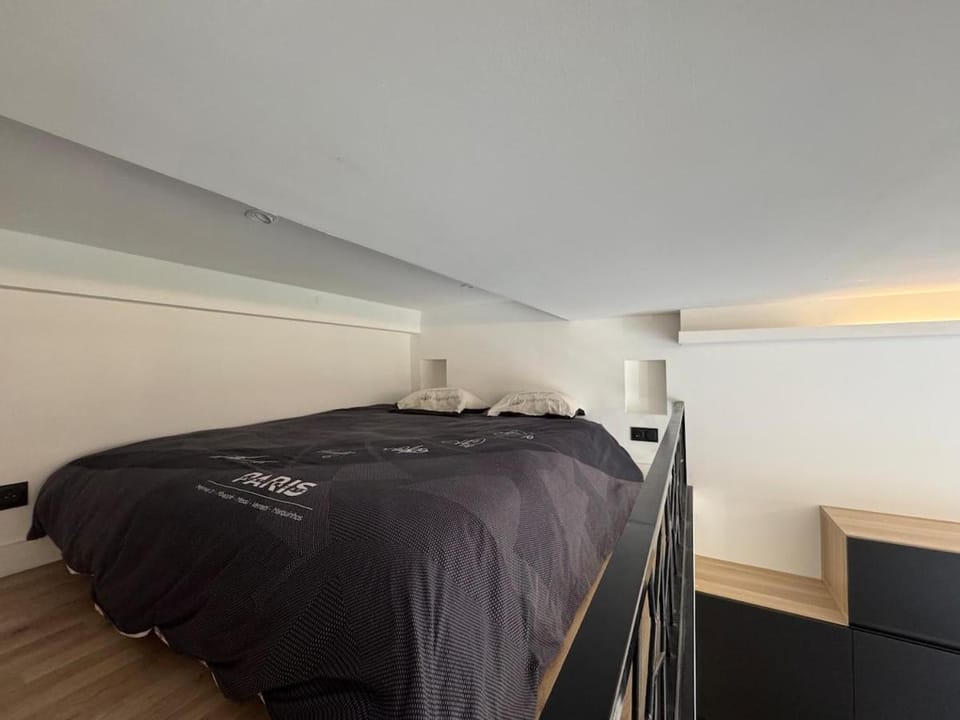 Elegant studio with mezzanine, city center Apartment in Antibes