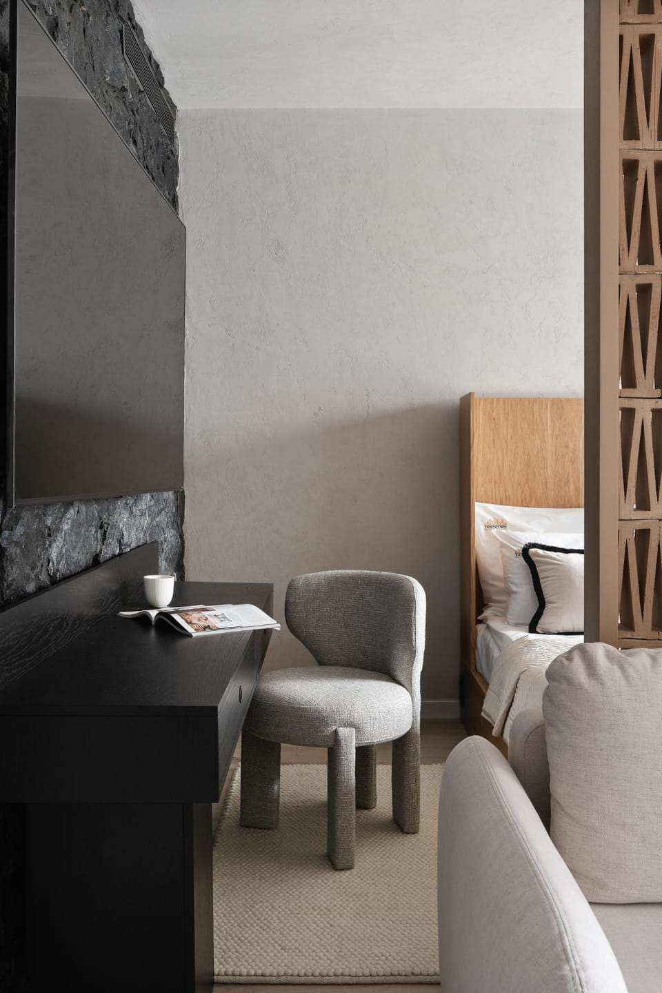 Bed, Photo of the whole room, Seating area