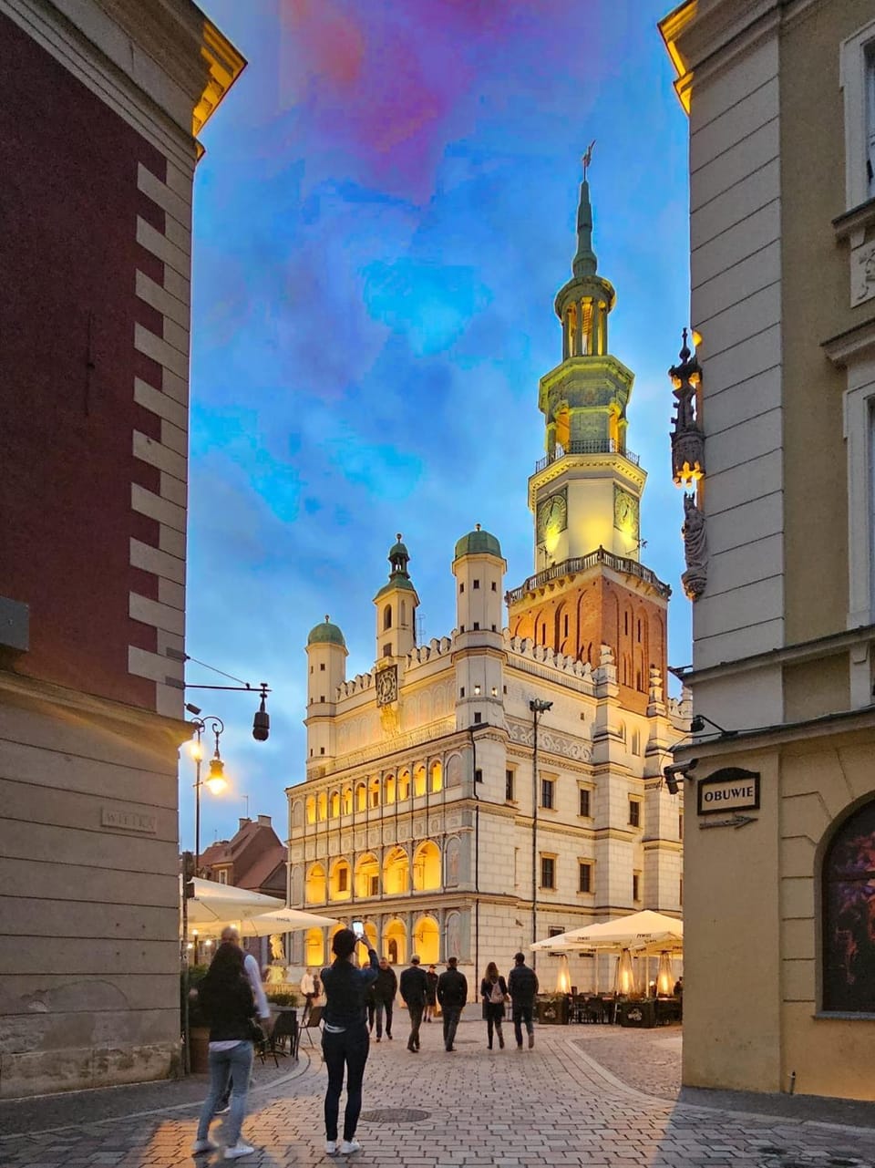Nearby landmark, City view, Location
