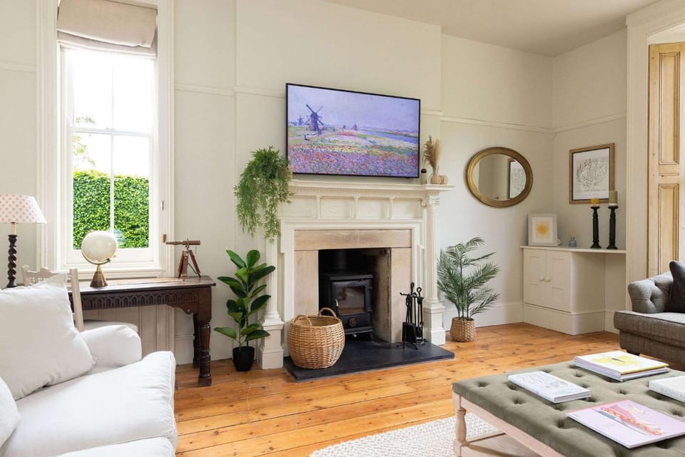 Victorian House Sleeps 14 Pool and Gardens House in Chichester District