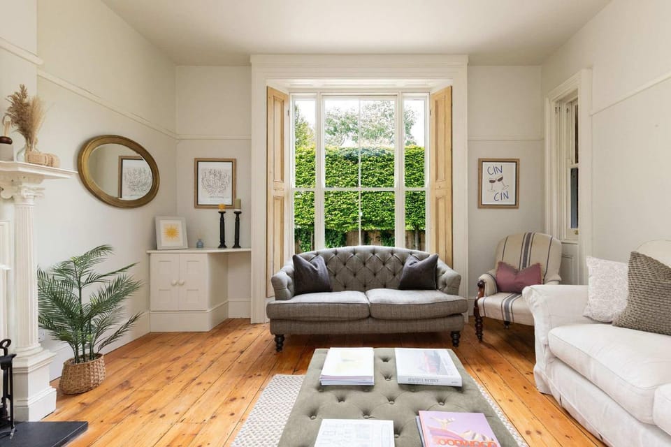 Victorian House Sleeps 14 Pool and Gardens House in Chichester District