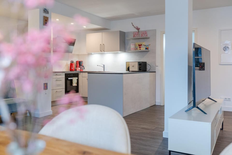 Kitchen or kitchenette, Living room