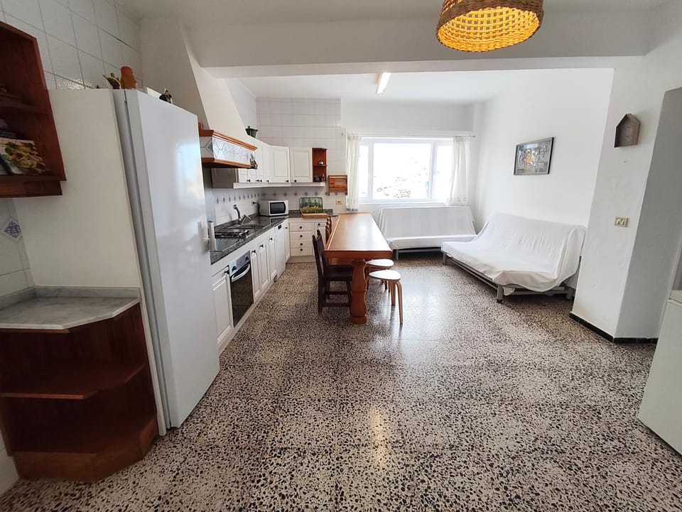 Kitchen or kitchenette, Dining area, oven, stove
