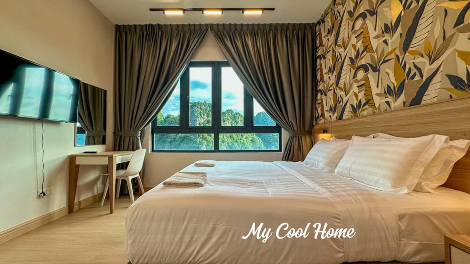 Bed, TV and multimedia, Photo of the whole room, Bedroom, towels