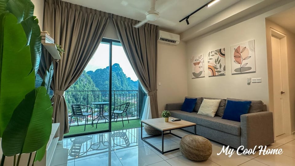 Natural landscape, View (from property/room), Balcony/Terrace, Living room, Seating area, Mountain view, air conditioner