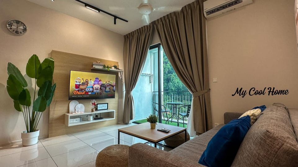 Communal lounge/ TV room, Bed, TV and multimedia, Living room, Seating area, Dining area, Evening entertainment, air conditioner