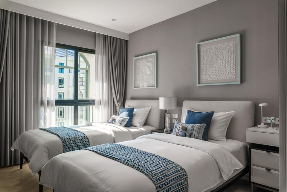 Photo of the whole room, Bedroom
