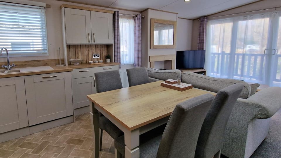 Rocco Family Retreat, Green Lawns House in Selsey