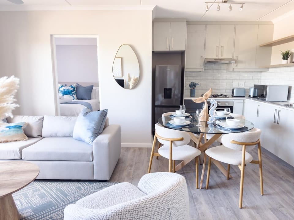 Kitchen or kitchenette, Living room, Seating area