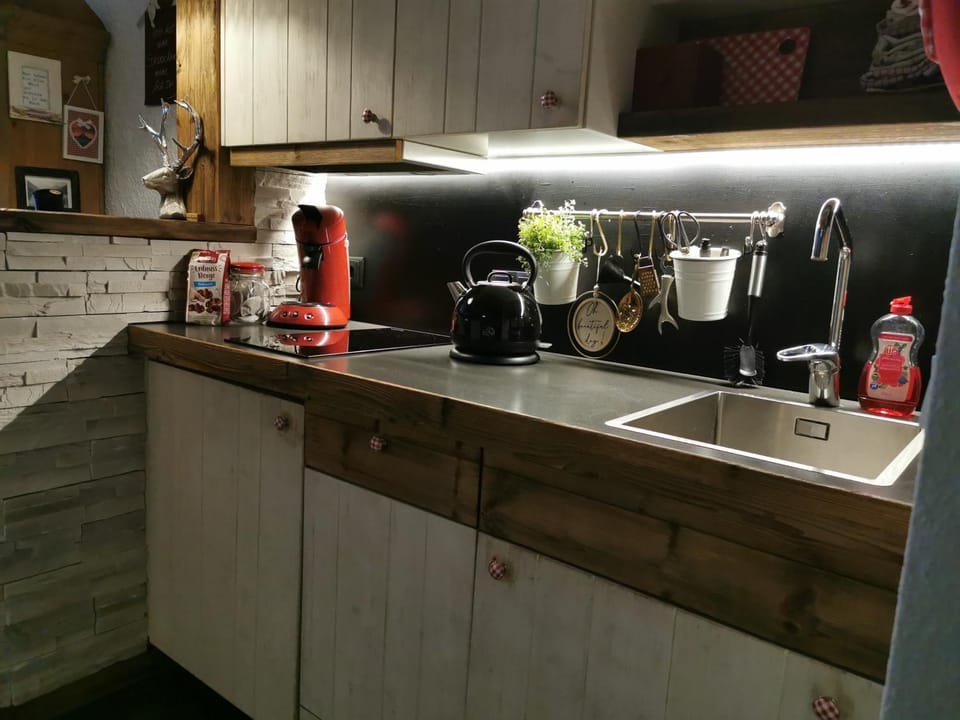 Kitchen or kitchenette, Living room