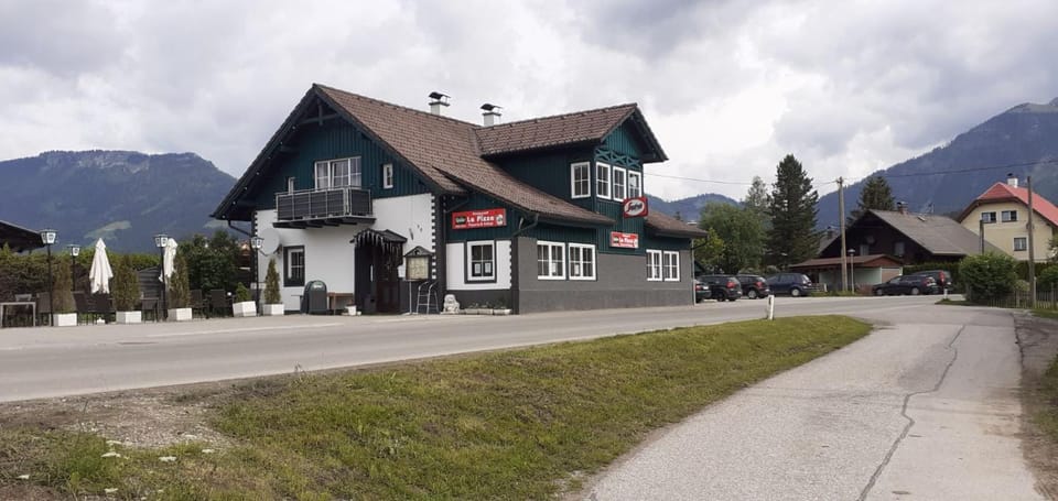 Restaurant/places to eat, Restaurant/places to eat