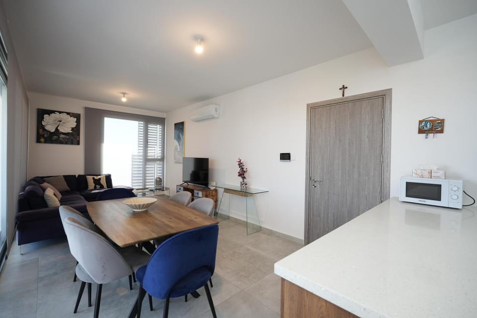 Larnaca Salt Lake Gem, Airy 2 BDRM Apartment Apartment in Larnaca