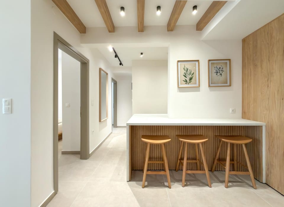Dining area, internet