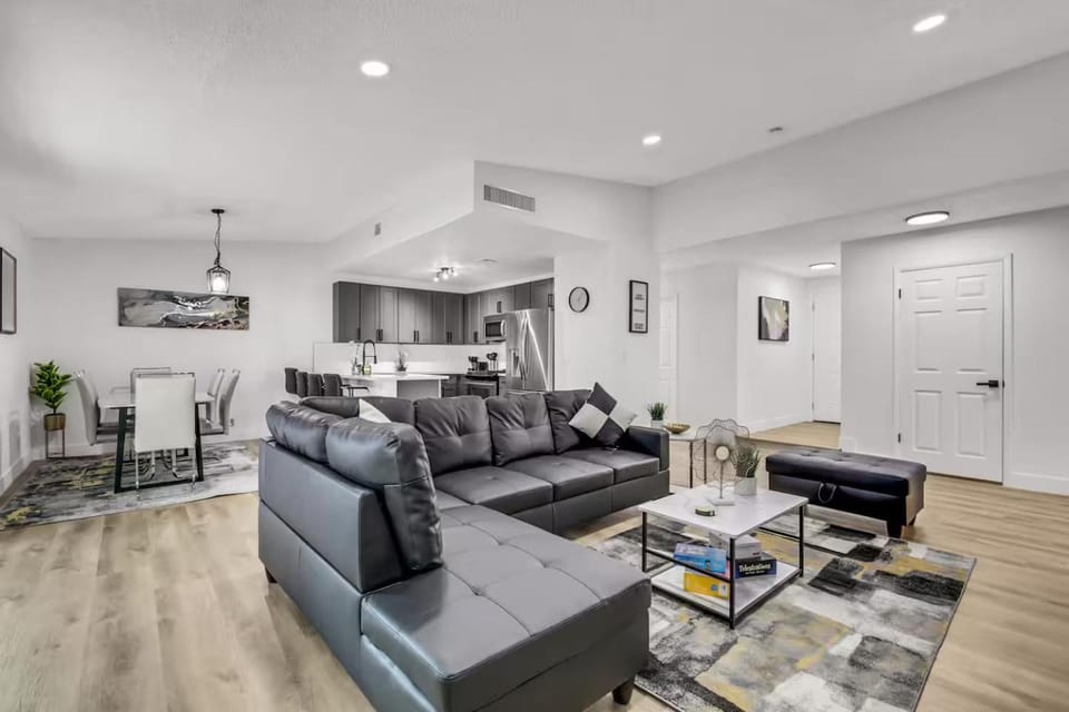 Kitchen or kitchenette, Living room, Photo of the whole room, Seating area, Dining area
