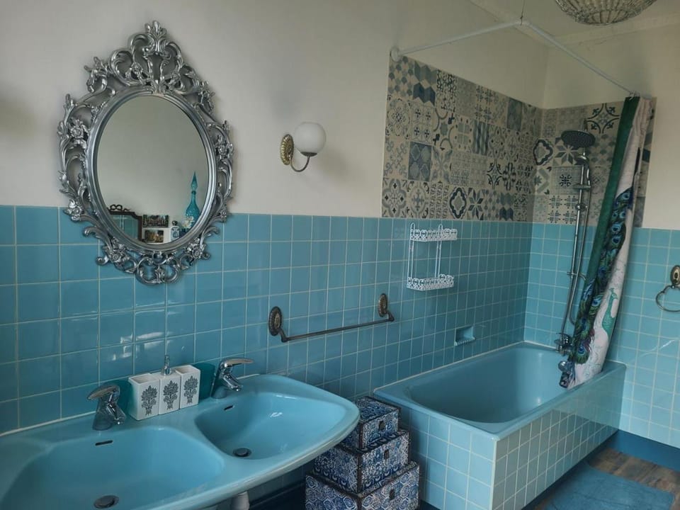 Bathroom, Bath