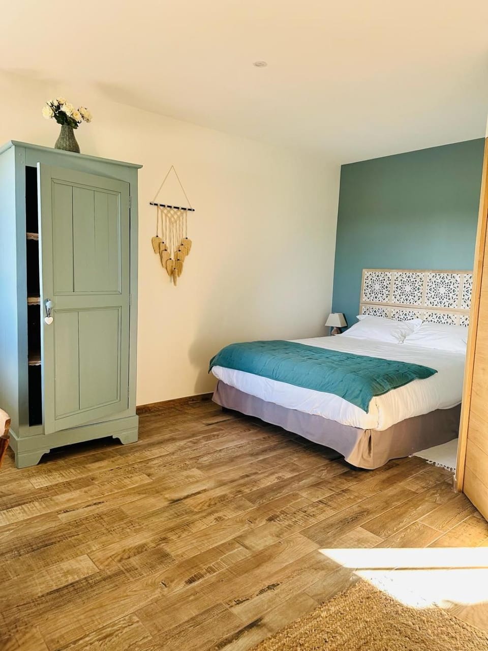 Bed, Photo of the whole room, Bedroom, wardrobe