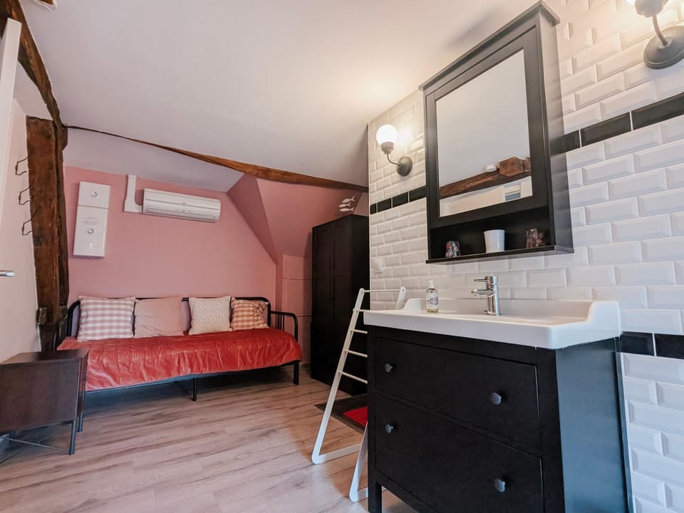 Bathroom, Photo of the whole room