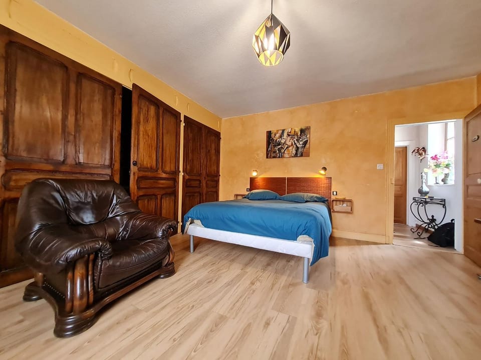Bed, Photo of the whole room, Bedroom, wardrobe
