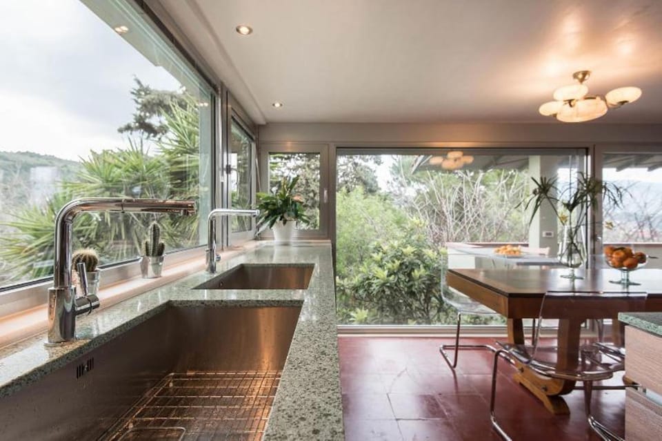 Dining area, Garden view, Landmark view, Mountain view, Inner courtyard view