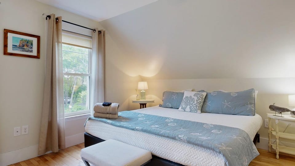 Beachwood Cottage by Bayley Vacation Rentals House in Scarborough