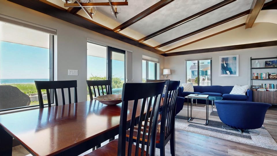 Coastal Escape by Bayley Vacation Rentals House in Scarborough