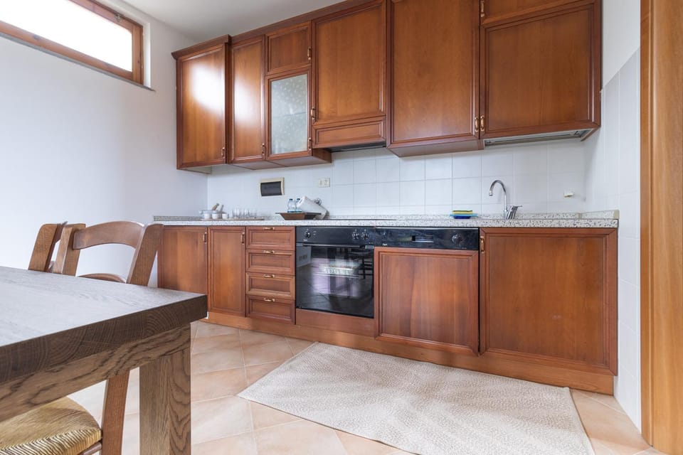 Kitchen or kitchenette, Dining area, dishwasher, oven, stove
