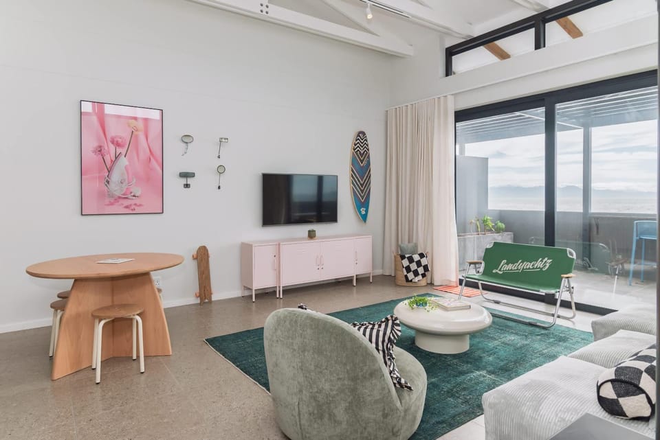 Wavescapes Retro Penthouse Apartment in Cape Town