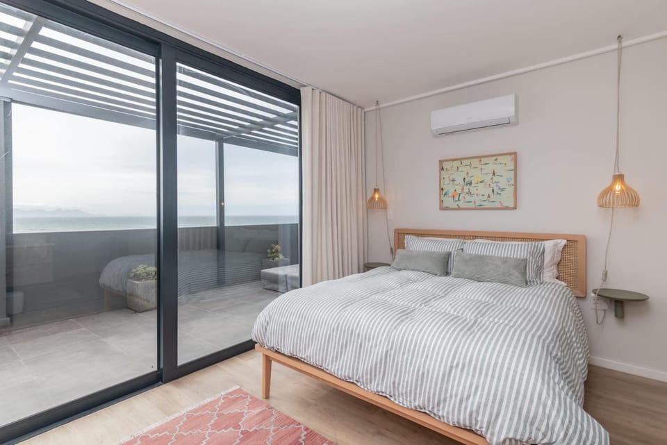 Wavescapes Retro Penthouse Apartment in Cape Town
