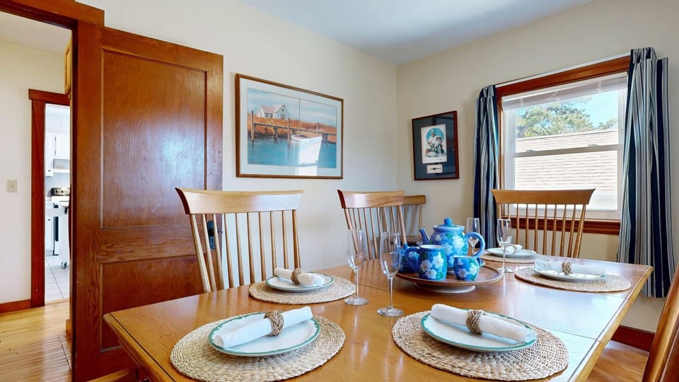 Hank's Hideaway by Bayley Vacation Rentals House in Pine Point