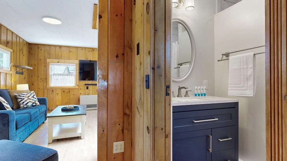 Niblet Cottage by Bayley Vacation Rentals House in Pine Point