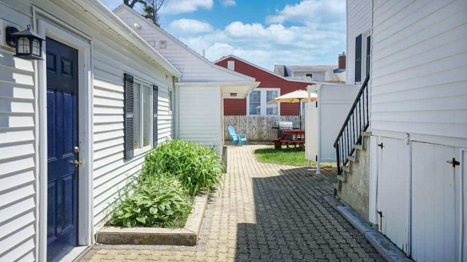 Niblet Cottage by Bayley Vacation Rentals House in Pine Point