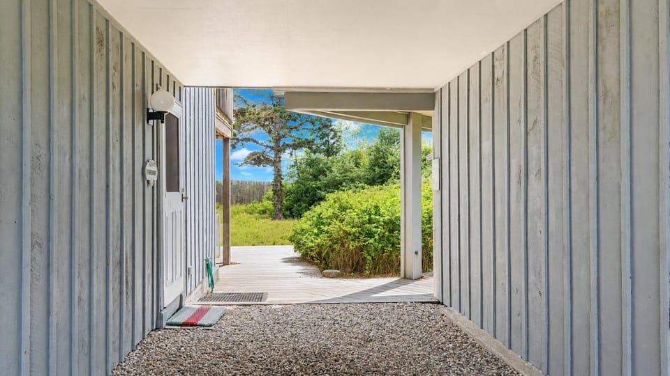 Salty Dolphin by Bayley Vacation Rentals House in Scarborough