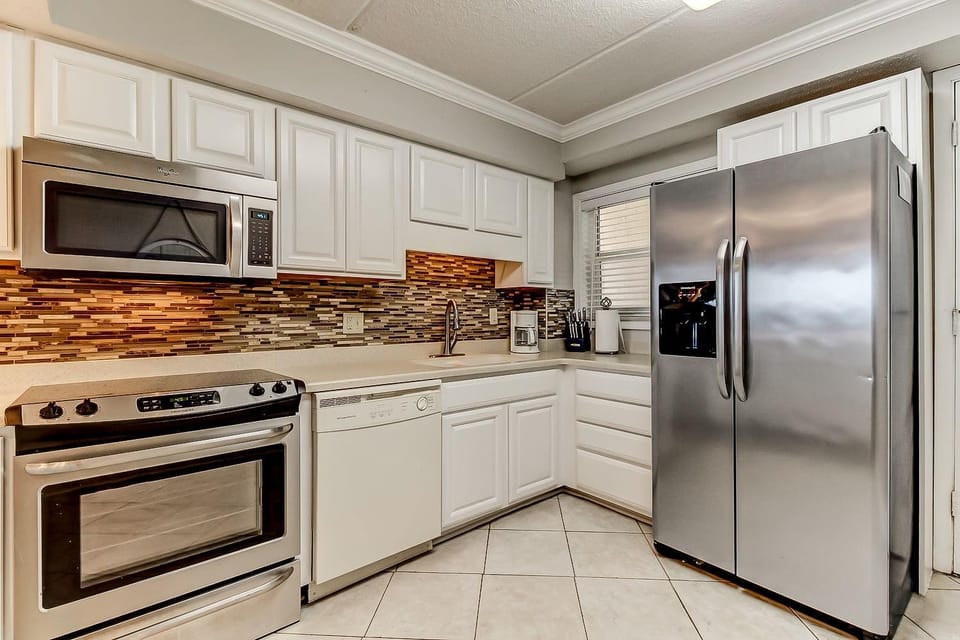 Beachfront Family Condo with Pool, Fishing, and Pier Access - Amelia By The Sea Apartment in Fernandina Beach