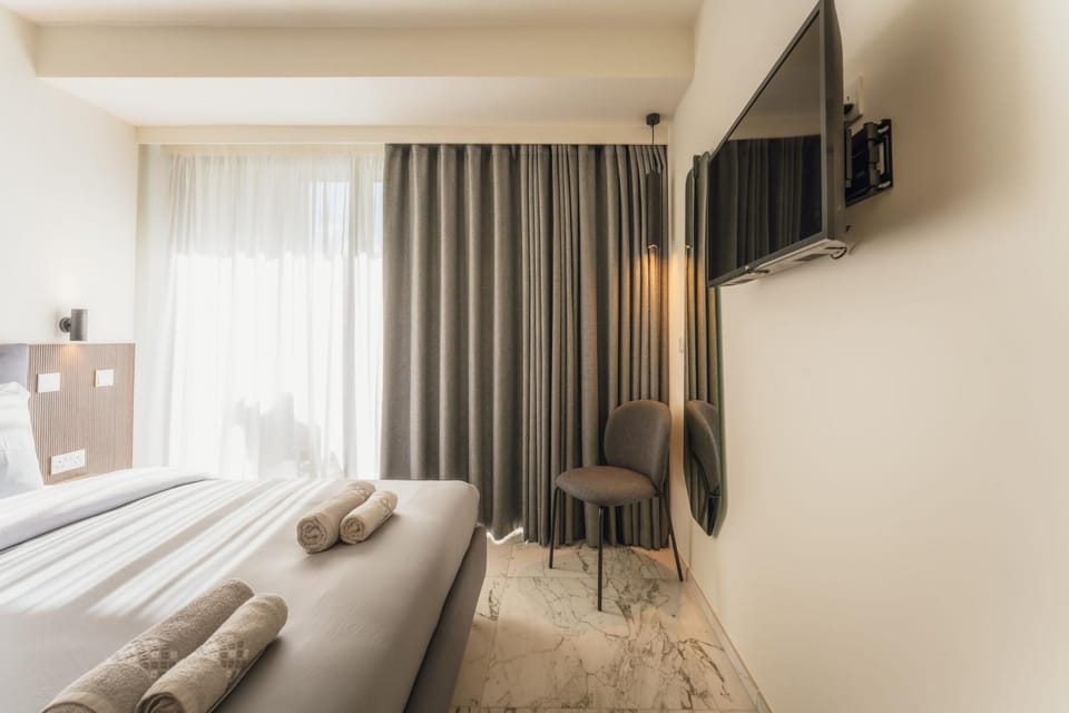 Official Mercury Suites With Rooftop Pool Access Apartment in Saint Julians