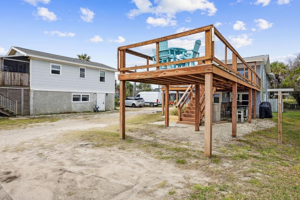 Spacious Beachfront Duplex - Top Floor - Dog Friendly - 124 S Fletcher Apartment in Fernandina Beach
