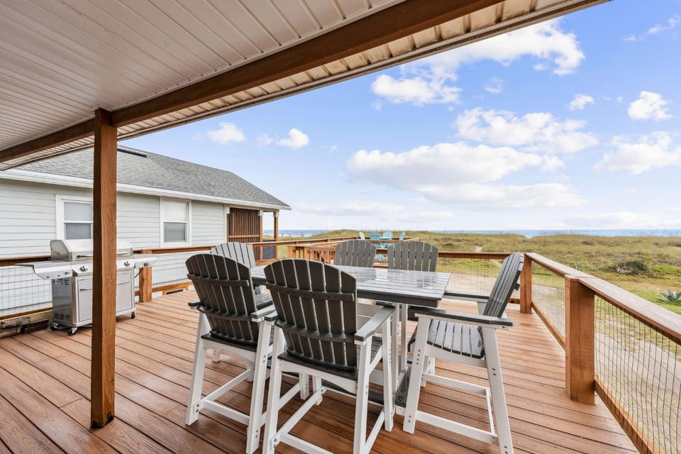 Spacious Beachfront Duplex - Top Floor - Dog Friendly - 124 S Fletcher Apartment in Fernandina Beach