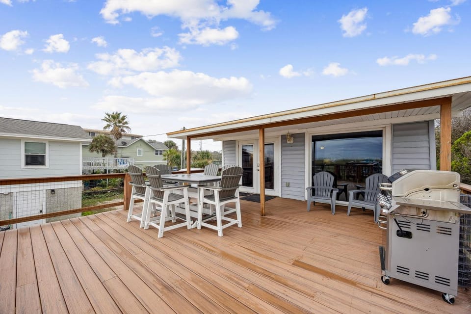Spacious Beachfront Duplex - Top Floor - Dog Friendly - 124 S Fletcher Apartment in Fernandina Beach
