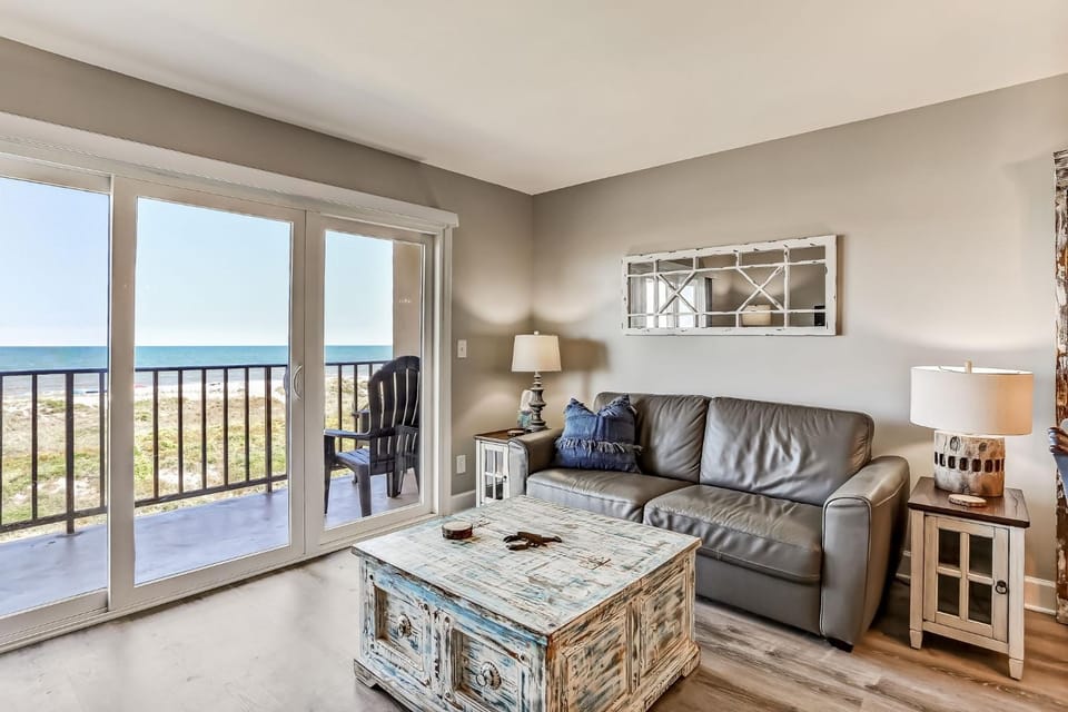 Freshly Renovated 2BR Dream Condo - Beachfront - Stunning Views Apartment in Fernandina Beach