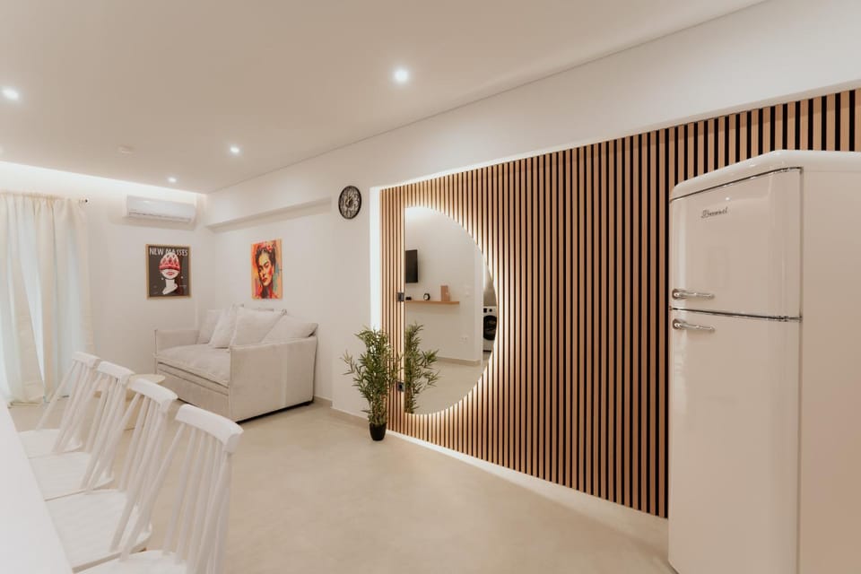 1BR Designer Suite Homey Feel Near Metro Apartment in Athens